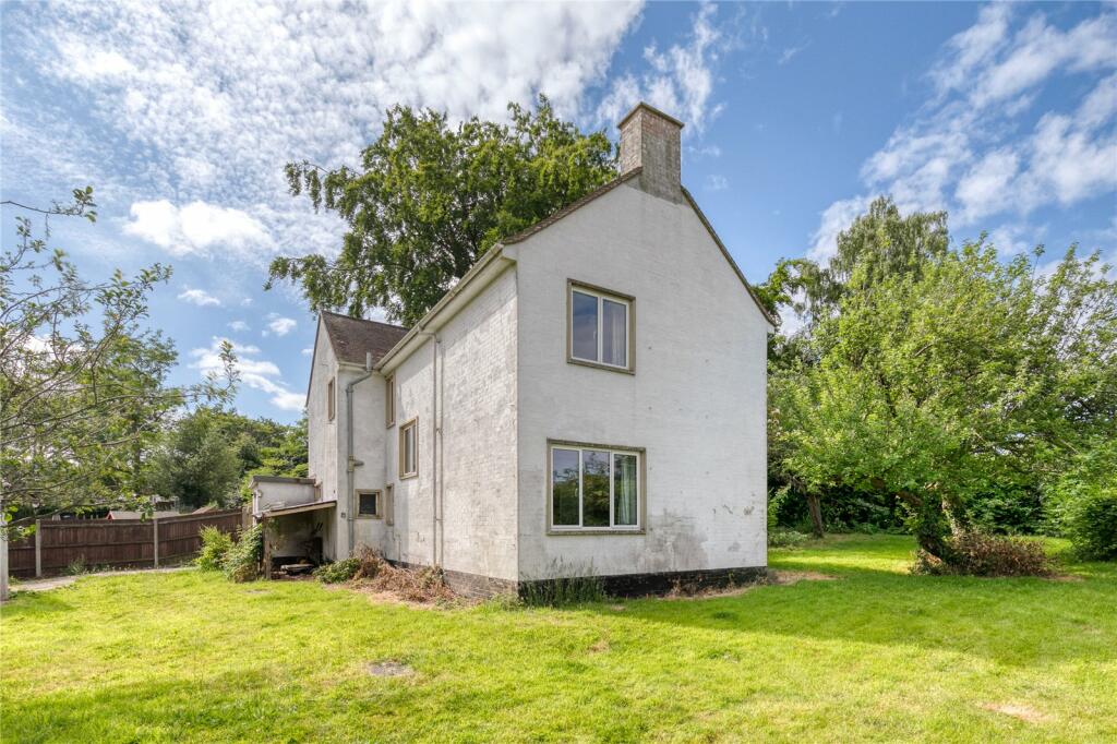 3 bedroom detached house for sale in Crowthorne Road, Bracknell