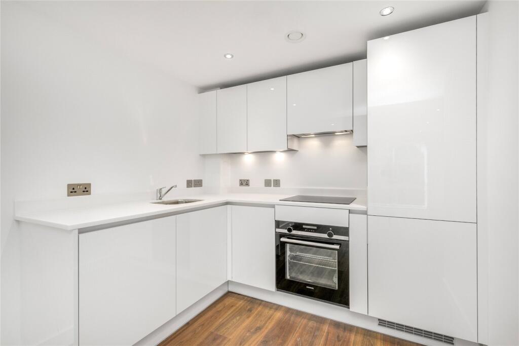 Main image of property: Market Street, Bracknell, Berkshire, RG12