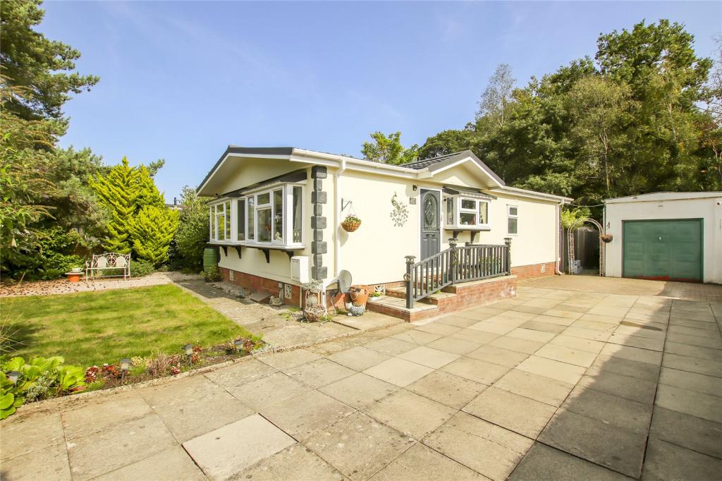 3 bedroom property for sale in The Elms, Warfield Park, Bracknell