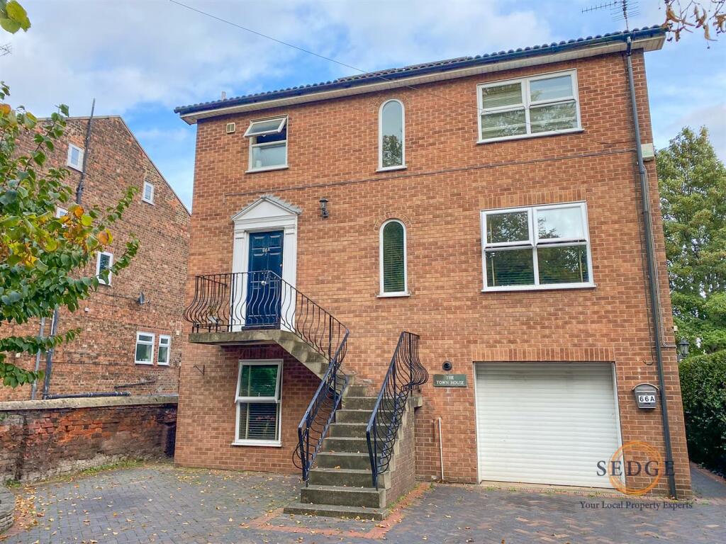 4 bedroom town house for sale in Pinchbeck Road, Spalding, PE11