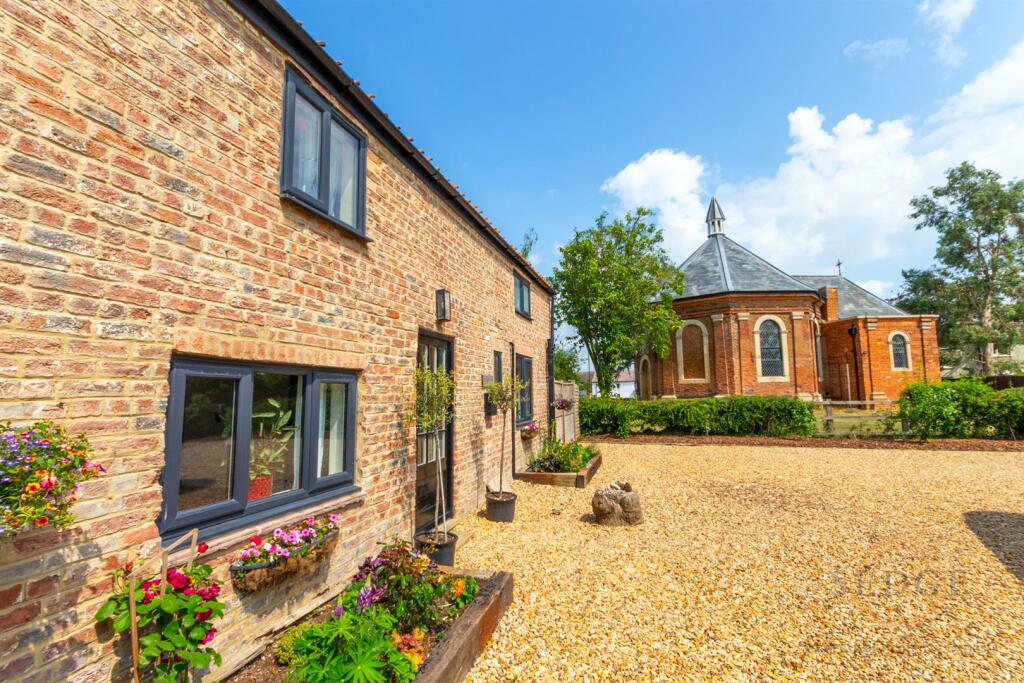 3 bedroom detached house for sale in Woodgate Road, Moulton Chapel, Spalding, PE12