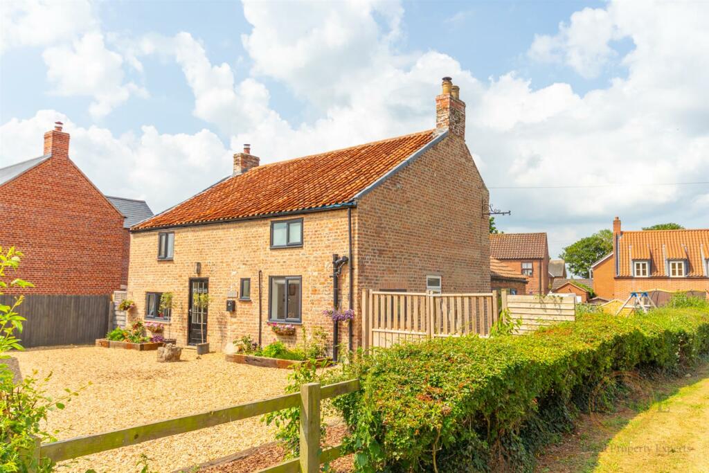 3 bedroom detached house for sale in Woodgate Road, Moulton Chapel, Spalding, PE12