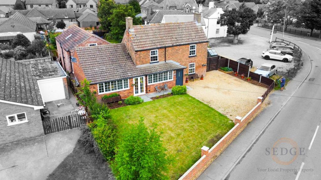 5 bedroom detached house for sale in Roman Road, Moulton Chapel