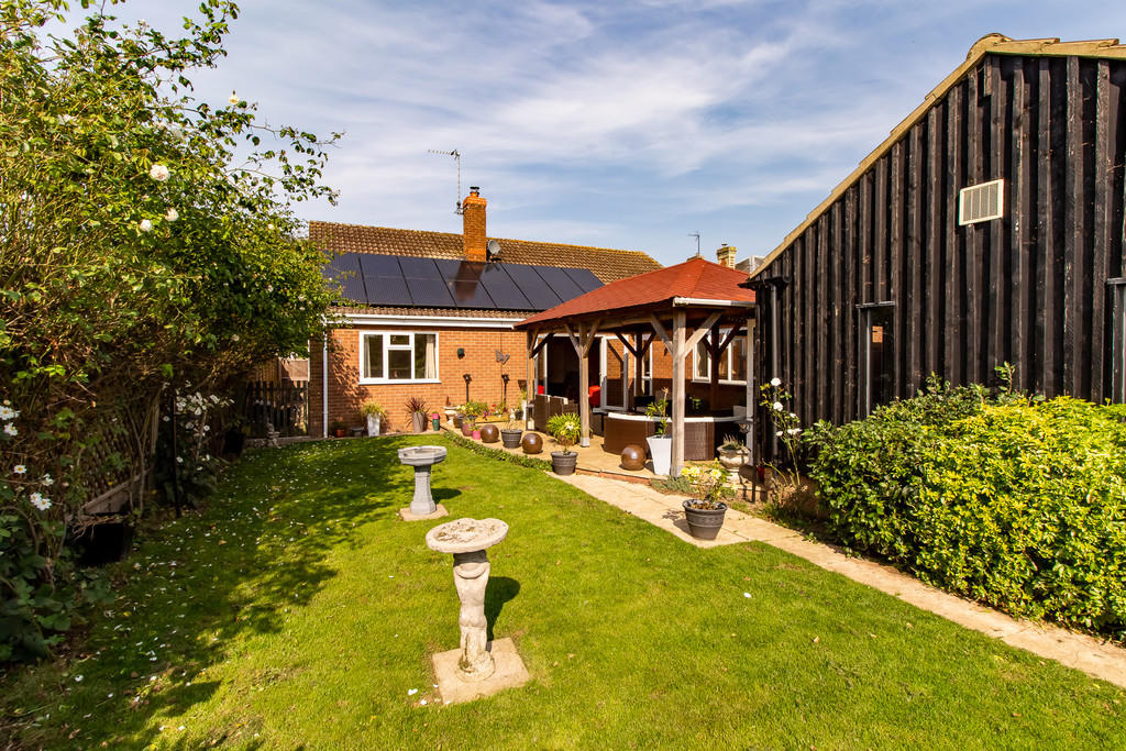 4 bedroom detached bungalow for sale in Whaplode Drove, Spalding, PE12