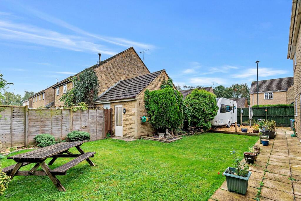 4 bedroom detached house for sale in Oak Way, South Cerney, GL7