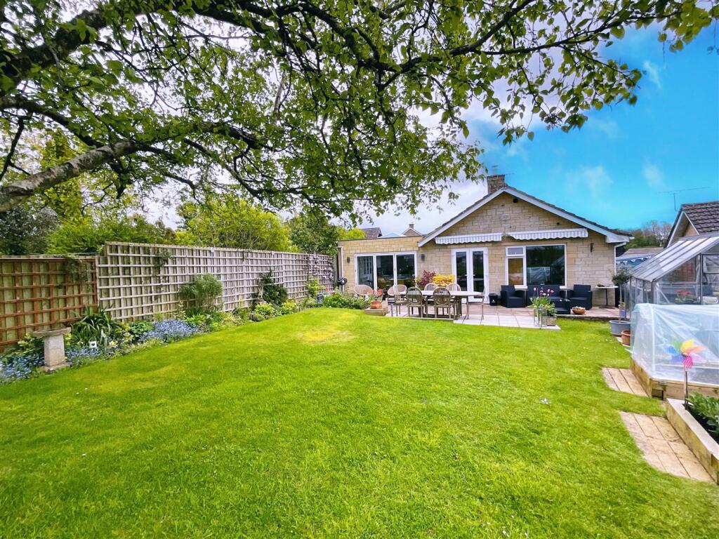 3 bedroom bungalow for sale in Berry Hill Crescent, Cirencester, GL7