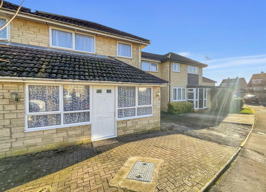 4 bedroom semidetached house for sale in Stratton Heights, Cirencester