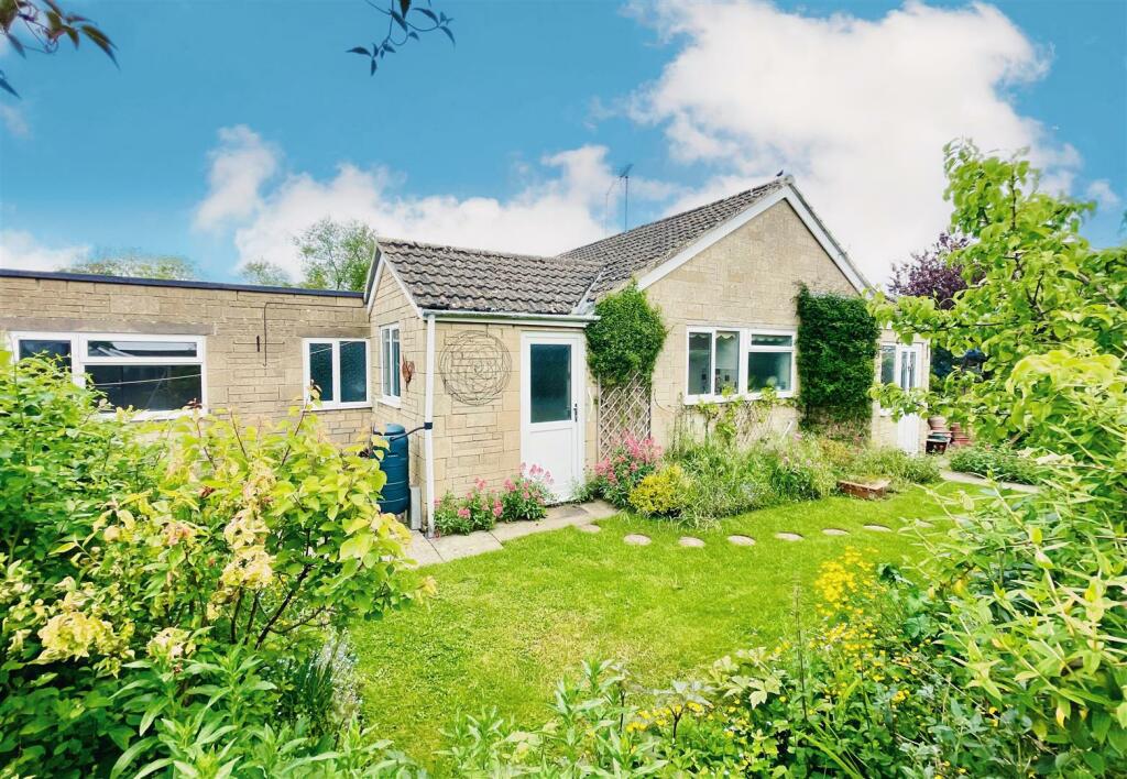 2 bedroom bungalow for sale in Riverway, South Cerney, Cirencester, GL7