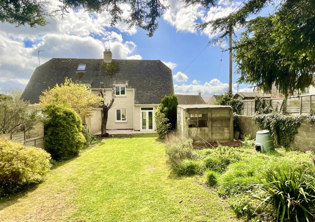 3 bedroom semidetached house for sale in Whiteway View, Stratton