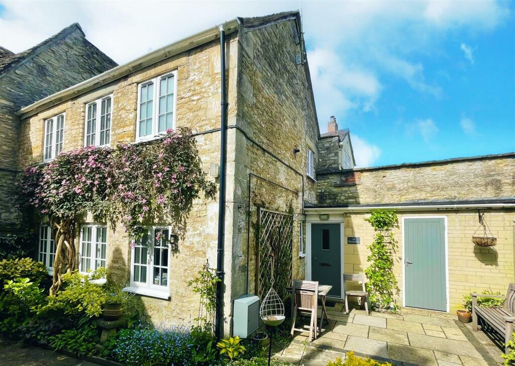 1 bedroom end of terrace house for sale in Coxwell Street, Cirencester, GL7