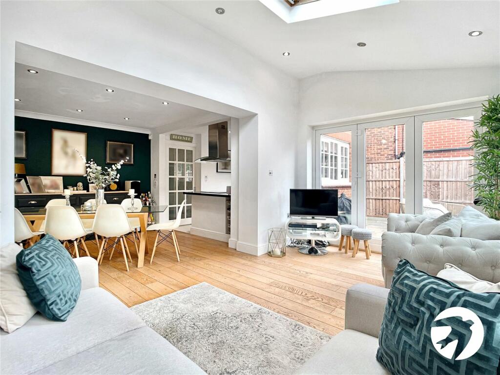 4 bedroom detached house for sale in Darenth Park Avenue, Darenth