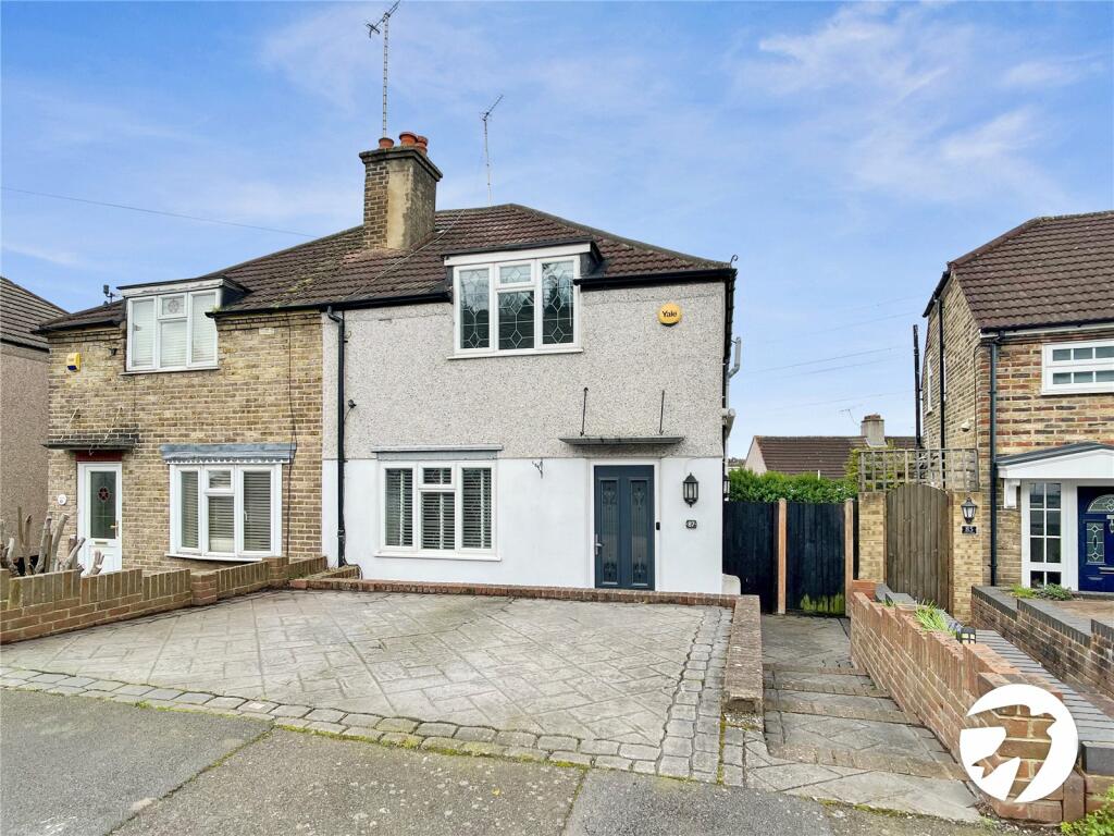 3 bedroom semidetached house for sale in Green Walk, Crayford, Kent, DA1