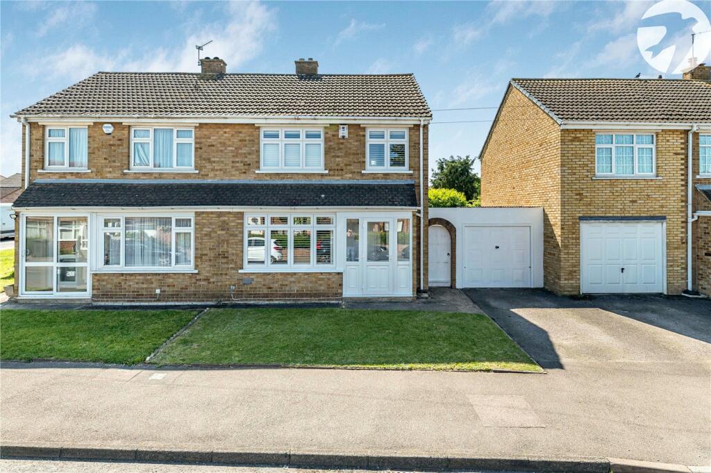 3 bedroom semidetached house for sale in Lunedale Road, Fleet Estate