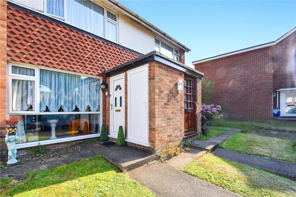2 bedroom for sale in Claremont Crescent, Crayford, Kent, DA1