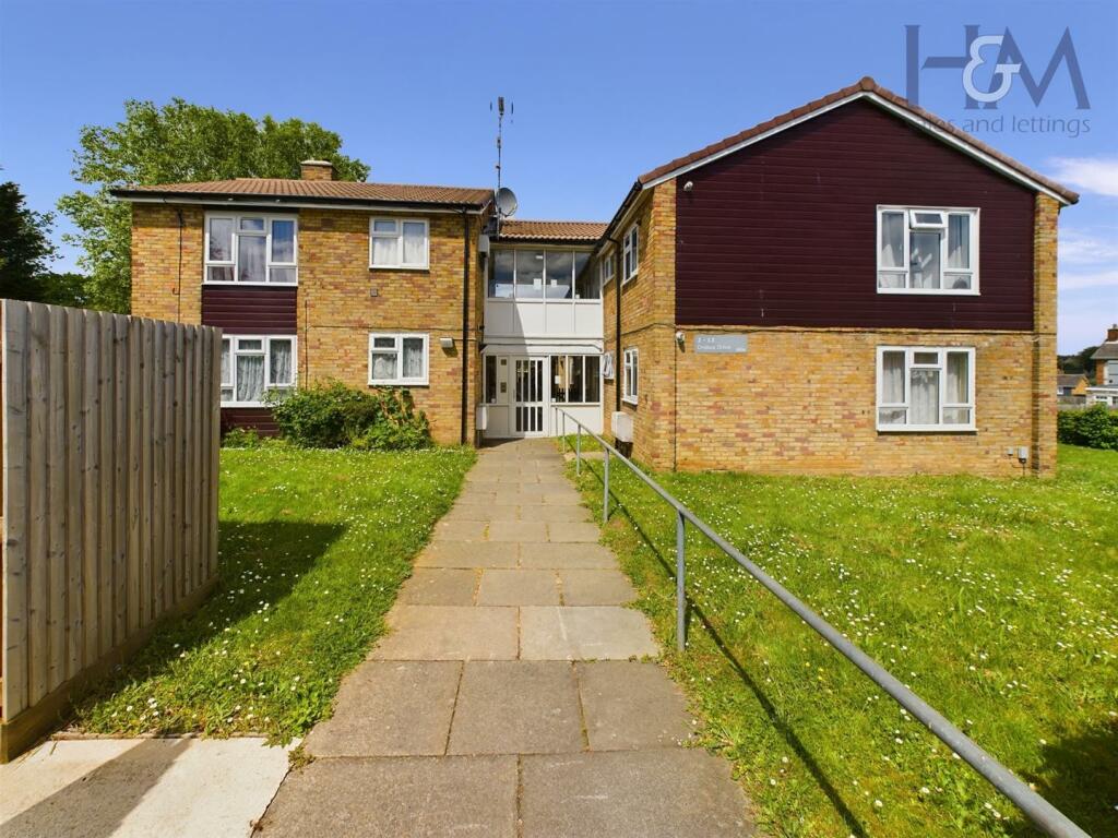 1 bedroom apartment for sale in Drakes Drive, Stevenage, SG2