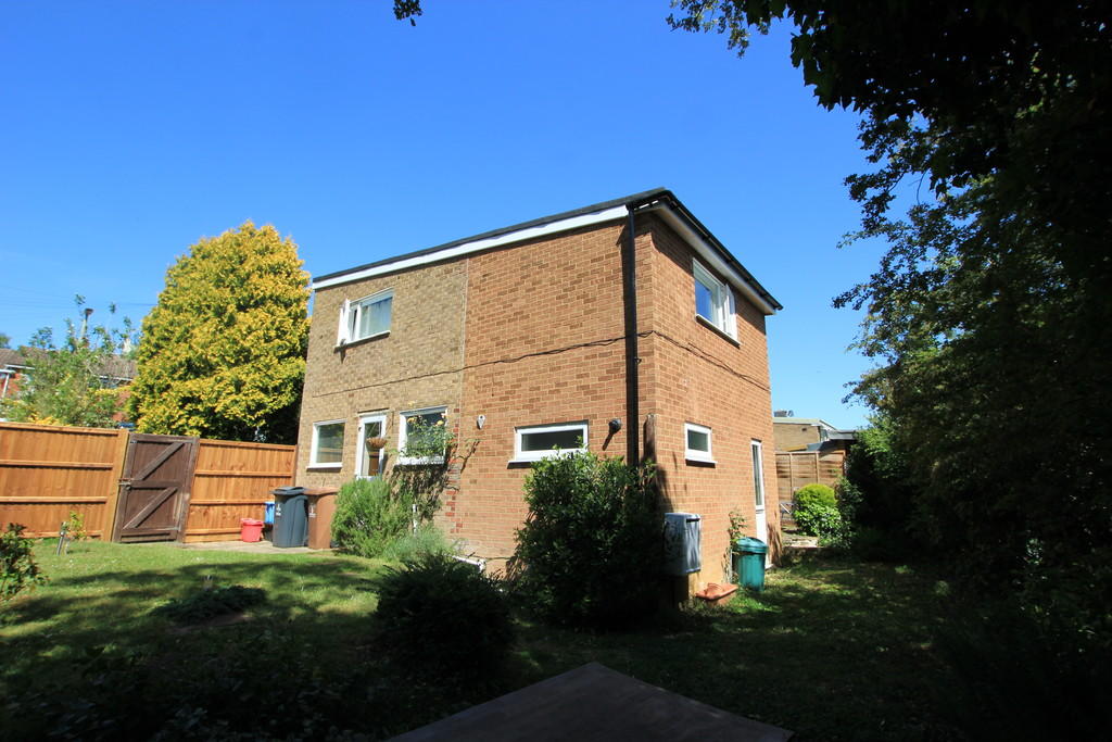 4 bedroom semidetached house for sale in Spring Drive, Stevenage, SG2