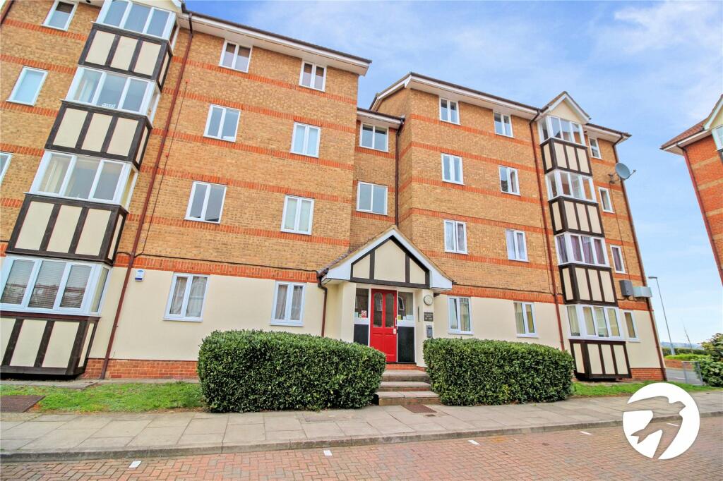 2 bedroom flat for sale in Chandlers Drive, Erith, Kent, DA8