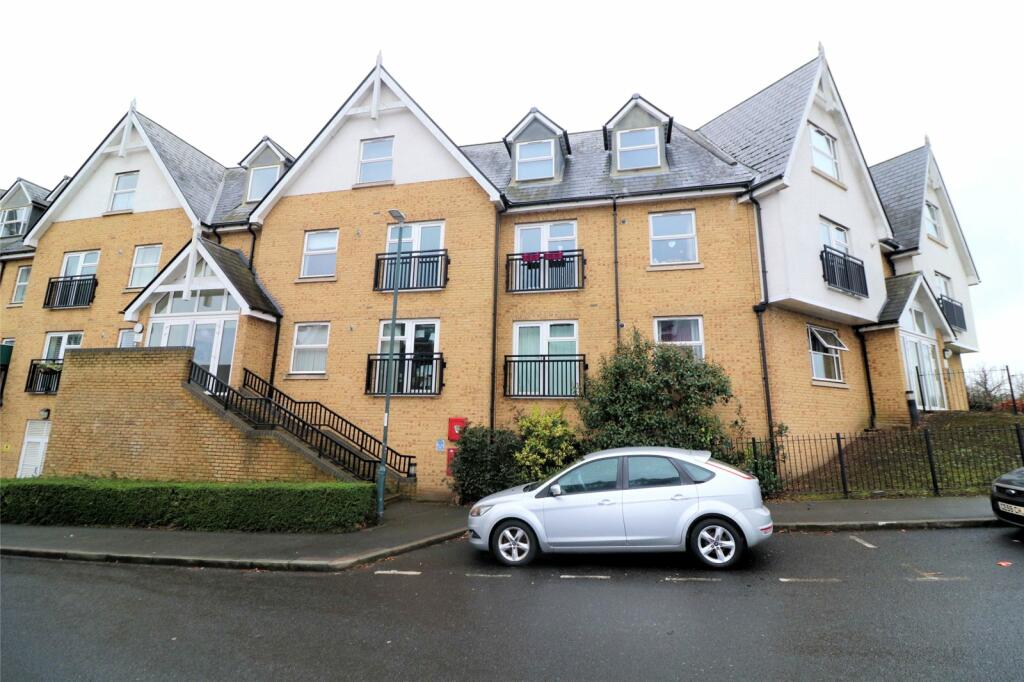 2 bedroom flat for sale in Tanners Close, Crayford, DA1