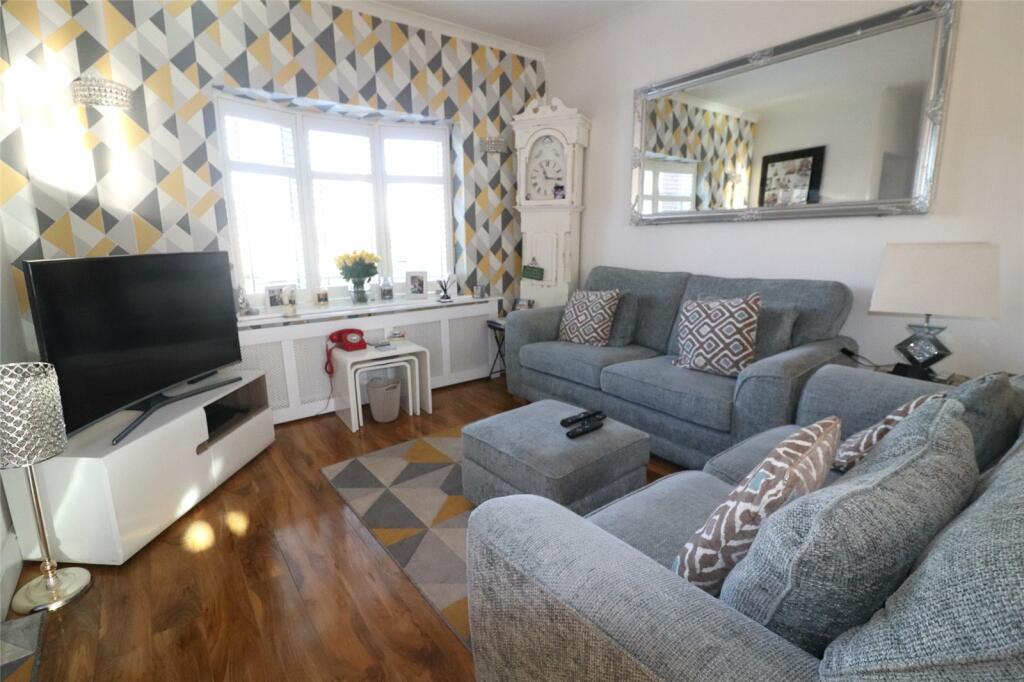 Additional property image - Barnehurst Avenue, Erith, DA8