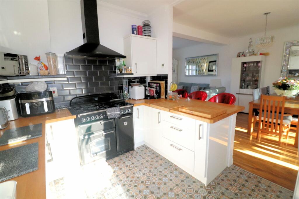 Additional property image - Barnehurst Avenue, Erith, DA8