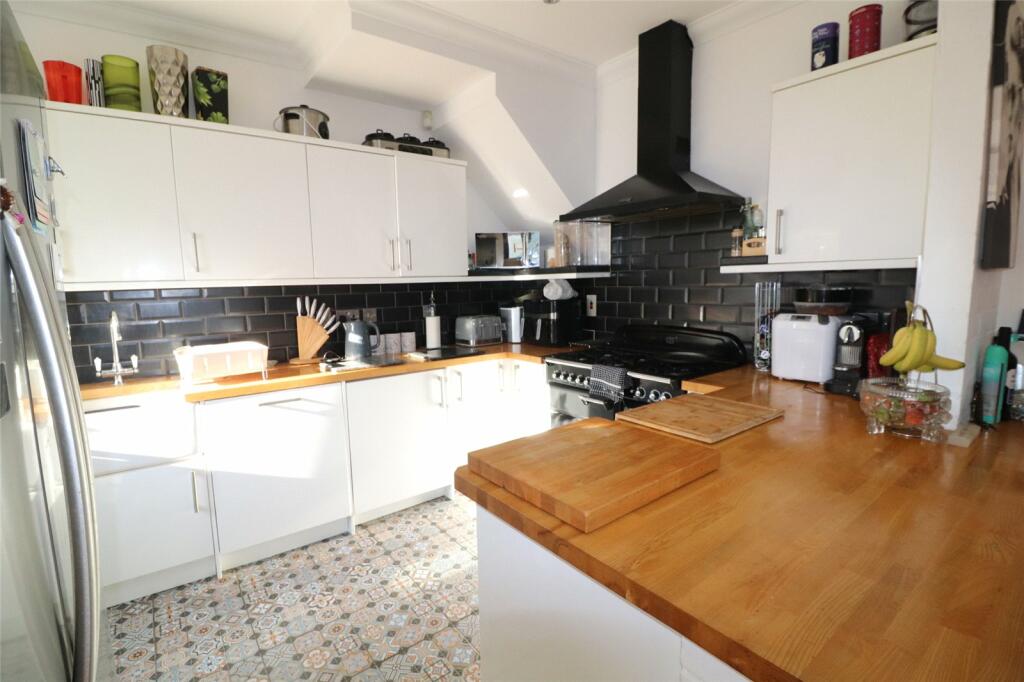 Additional property image - Barnehurst Avenue, Erith, DA8