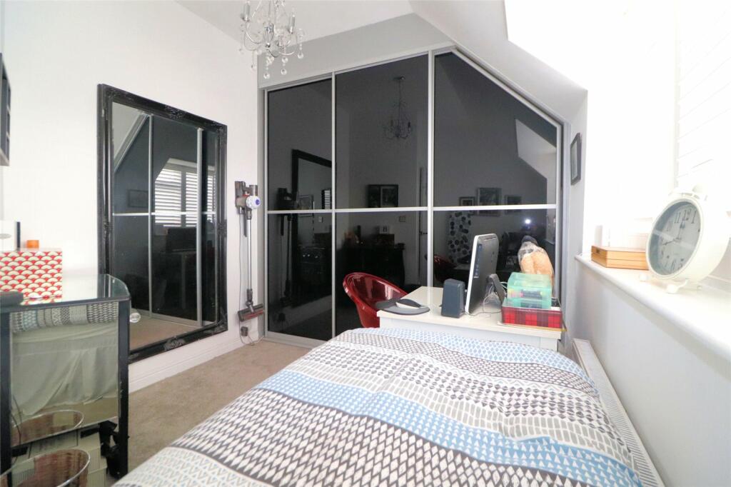 Additional property image - Barnehurst Avenue, Erith, DA8