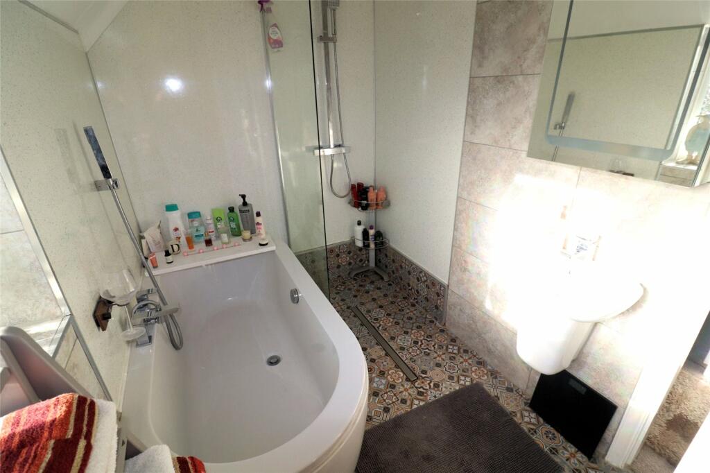Additional property image - Barnehurst Avenue, Erith, DA8