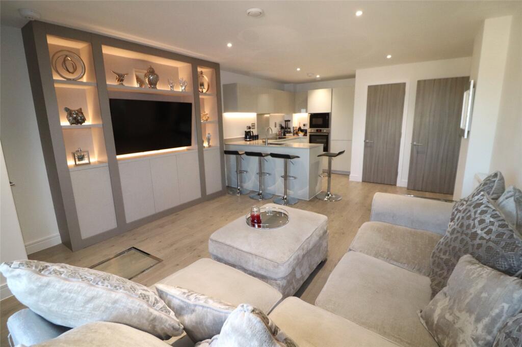 Additional property image - 12 St James Road, Brentwood, Essex, CM14