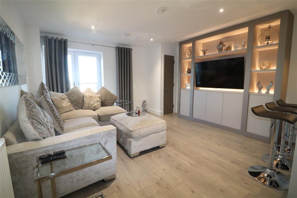 Additional property image - 12 St James Road, Brentwood, Essex, CM14