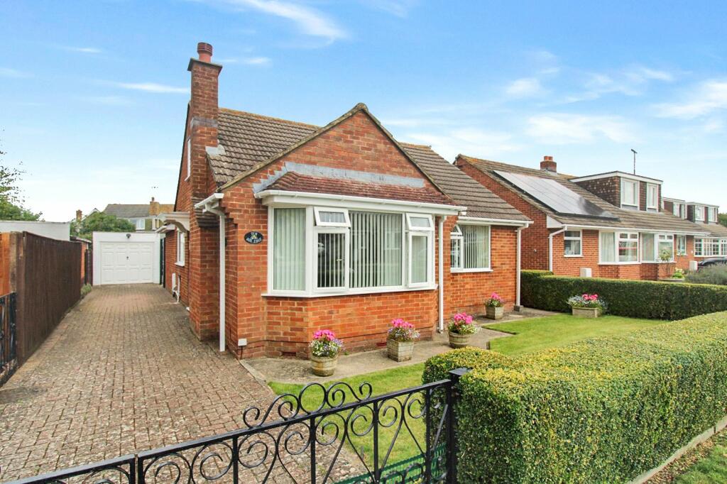 3 bedroom bungalow for sale in Dunbar Road, Wroughton, Swindon, SN4