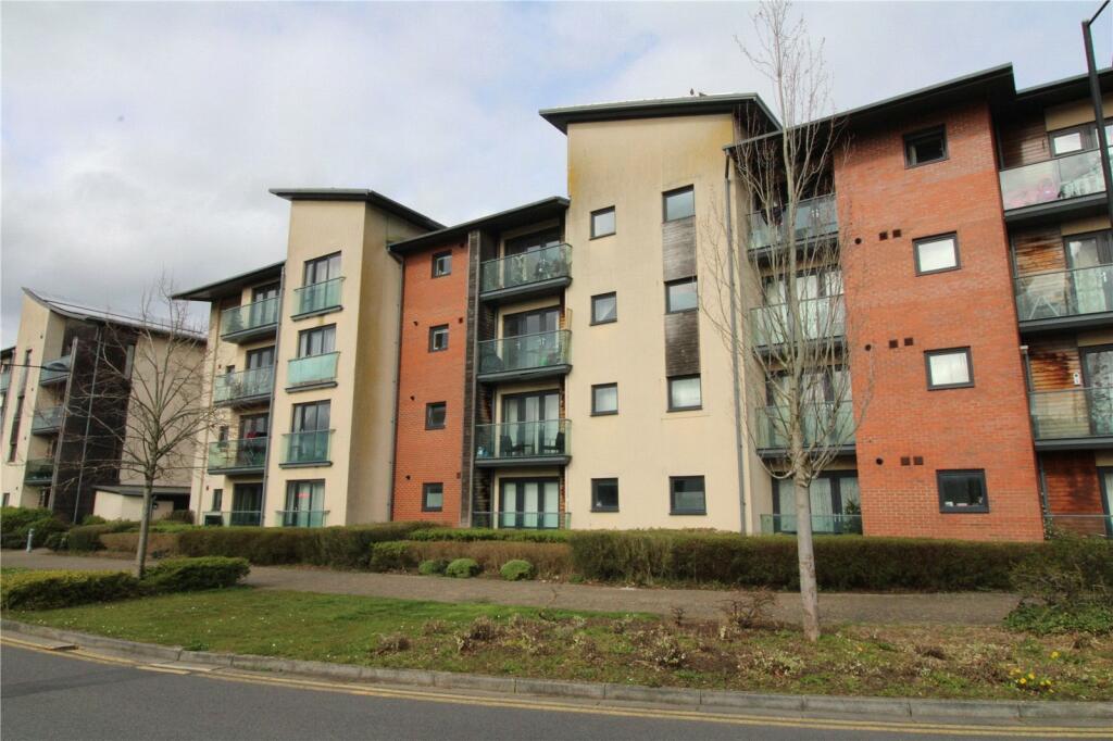 2 bedroom apartment for sale in Tunnicliffe Close, Marlborough Park, Swindon, Wiltshire, SN3