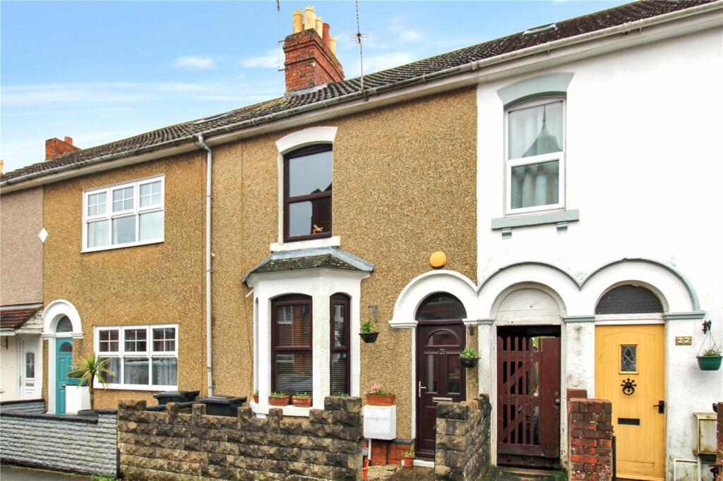 3 bedroom terraced house for sale in Hythe Road, Old Town, Swindon, Wiltshire, SN1