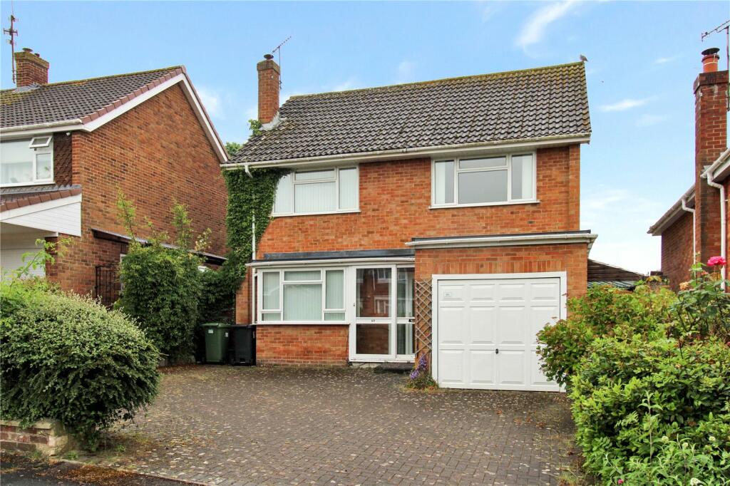 3 bedroom detached house for sale in Sandringham Road, Lawns, Swindon