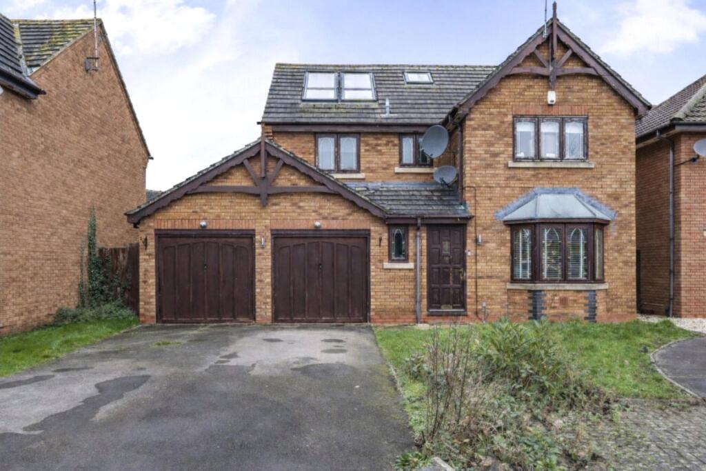 Main image of property: Sword Gardens, Rushey Platt, Swindon, Wiltshire, SN5