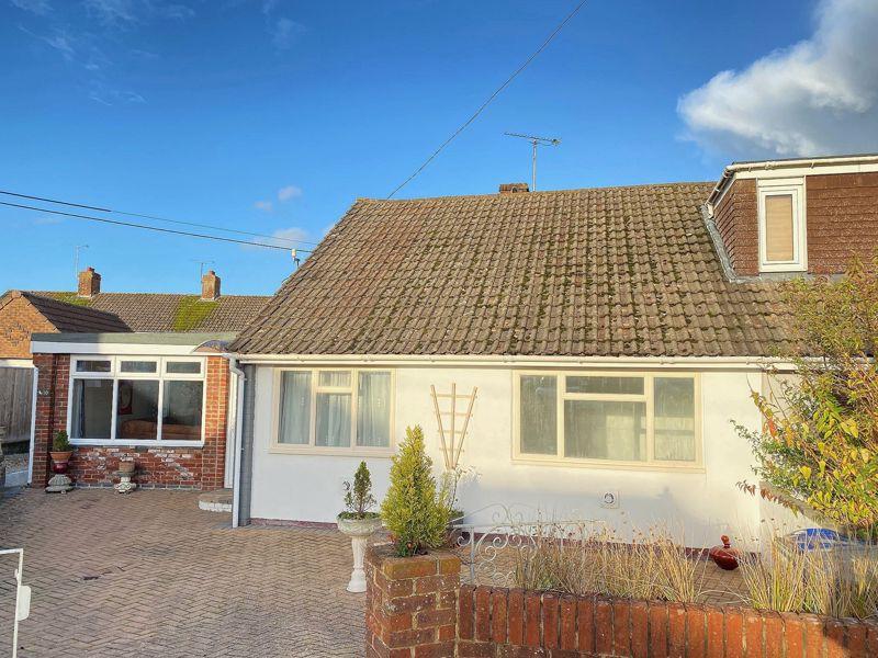 2 bedroom semidetached bungalow for sale in Maddocks Hill, Warminster