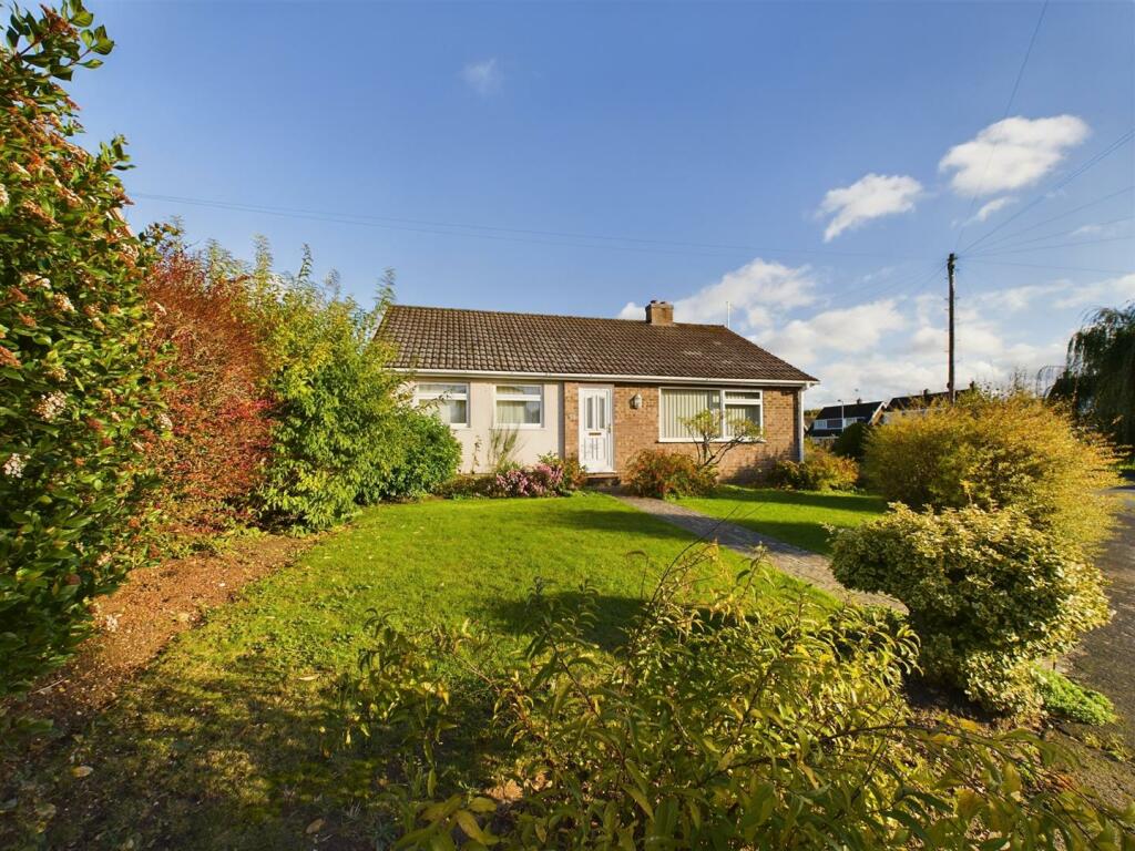 3 bedroom detached bungalow for sale in Middlemarch Road, Toftwood, Dereham, NR19