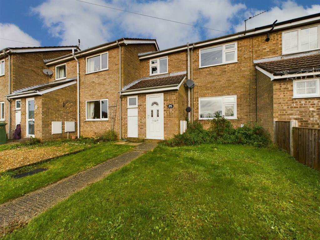 3 bedroom terraced house for sale in Watersfield Way, Toftwood, Dereham