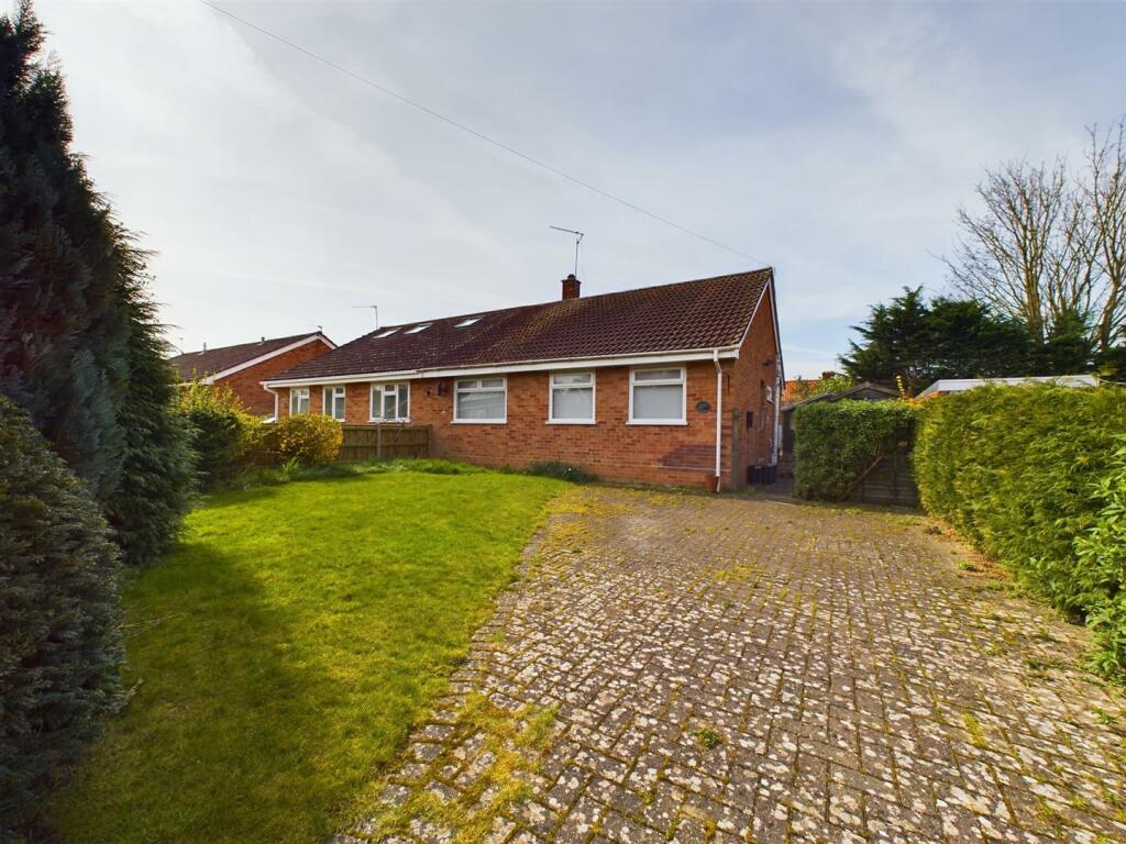 3 bedroom semidetached bungalow for sale in All Saints Walk