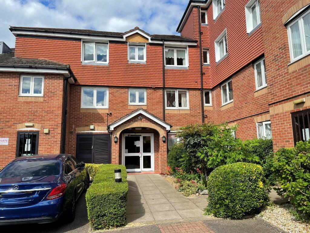 2 bedroom retirement property for sale in Darkes Lane, Potters Bar