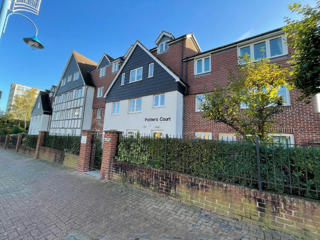 2 bedroom retirement property for sale in Darkes Lane, Potters Bar