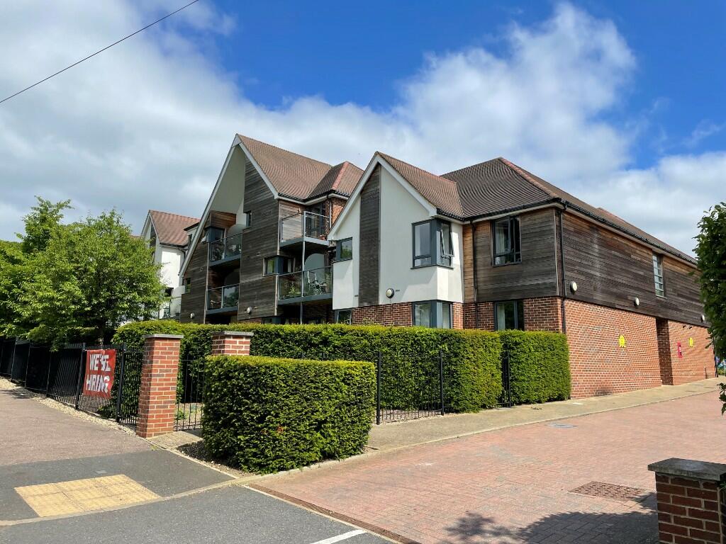 Main image of property: Mandeville Court, Darkes Lane, Potters Bar, Hertfordshire, EN6