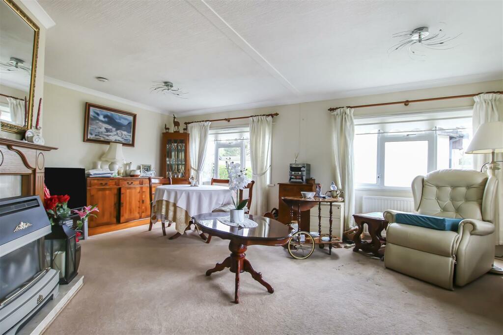 2 bedroom park home for sale in Willows Riverside Park, Windsor, SL4