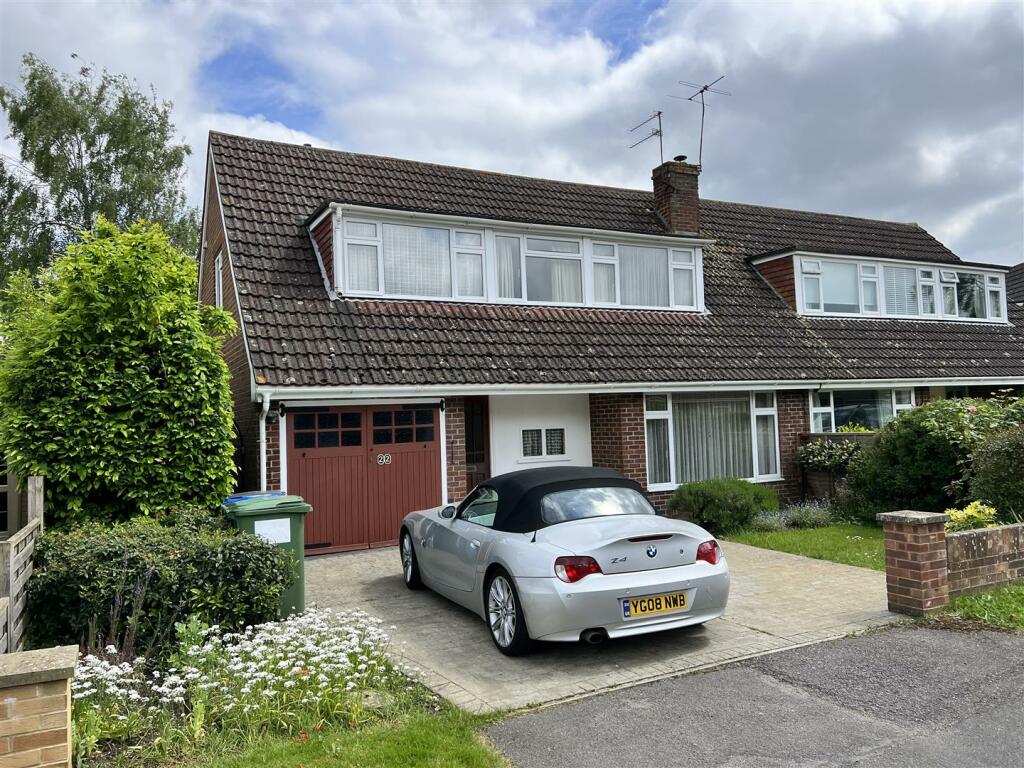 3 bedroom house for sale in Stewart Close, Fifield, Maidenhead, SL6