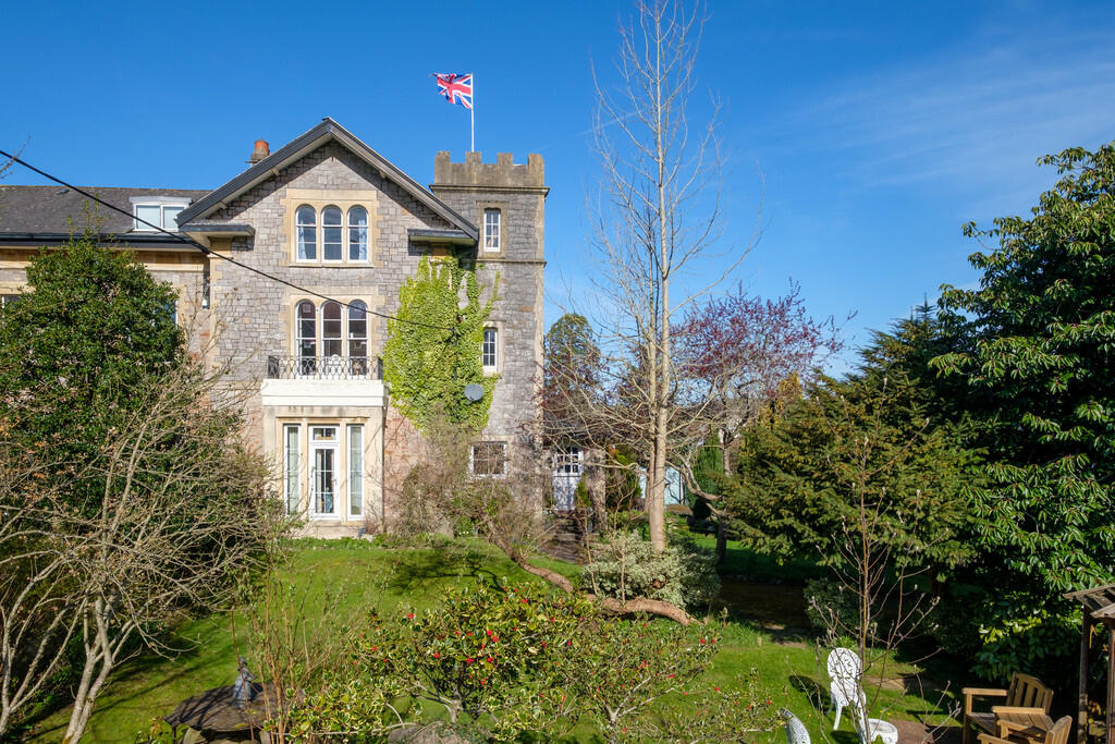 5 bedroom semidetached house for sale in Church Road, a