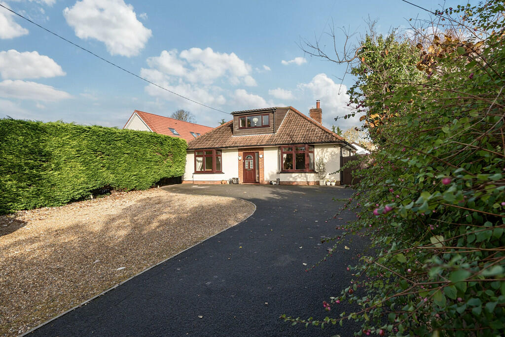 4 bedroom detached house for sale in Brinsea Road, Congresbury, BS49