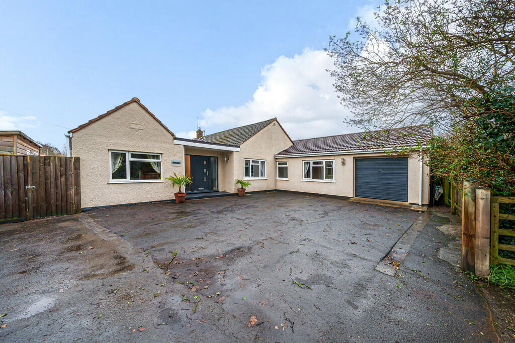 5 bedroom detached bungalow for sale in Mill Leg, Congresbury, Bristol