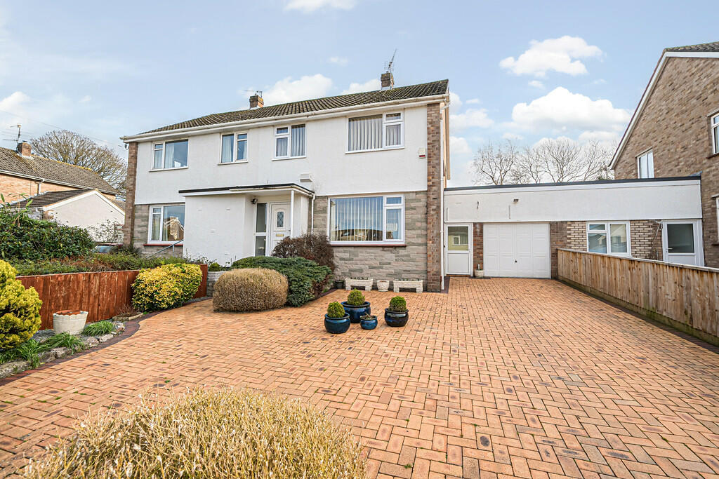 3 bedroom semidetached house for sale in Hilldale Road, Backwell, BS48
