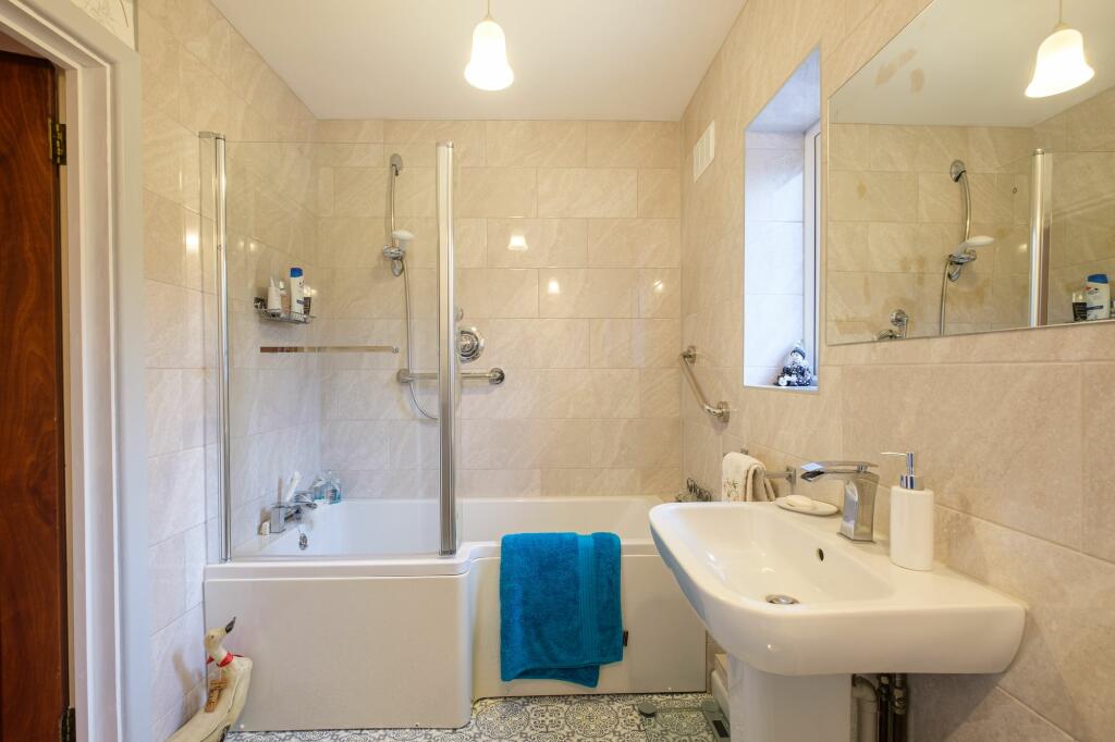 Additional property image - Wrington Lane, Congresbury, BS49