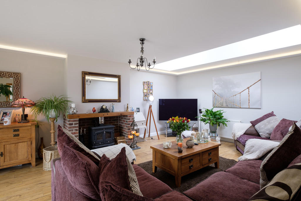 4 bedroom detached bungalow for sale in Puxton Road, Puxton very