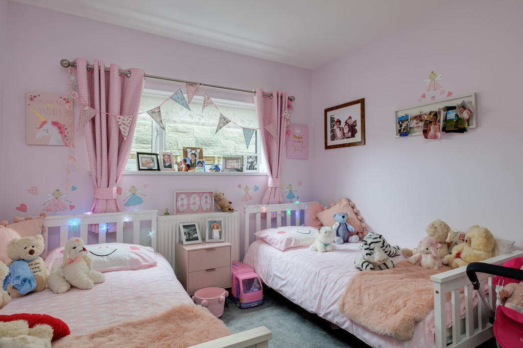 4 bedroom detached bungalow for sale in Puxton Road, Puxton very